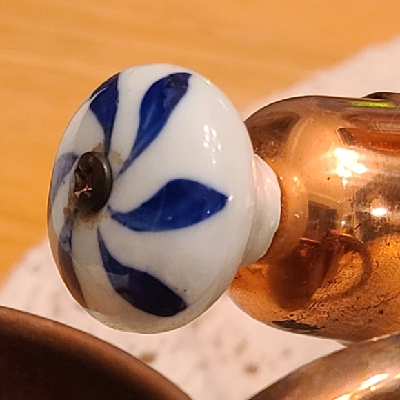 Vintage Copper and Blue porcelain tea pot with 2 cups - Picture 6 of 11